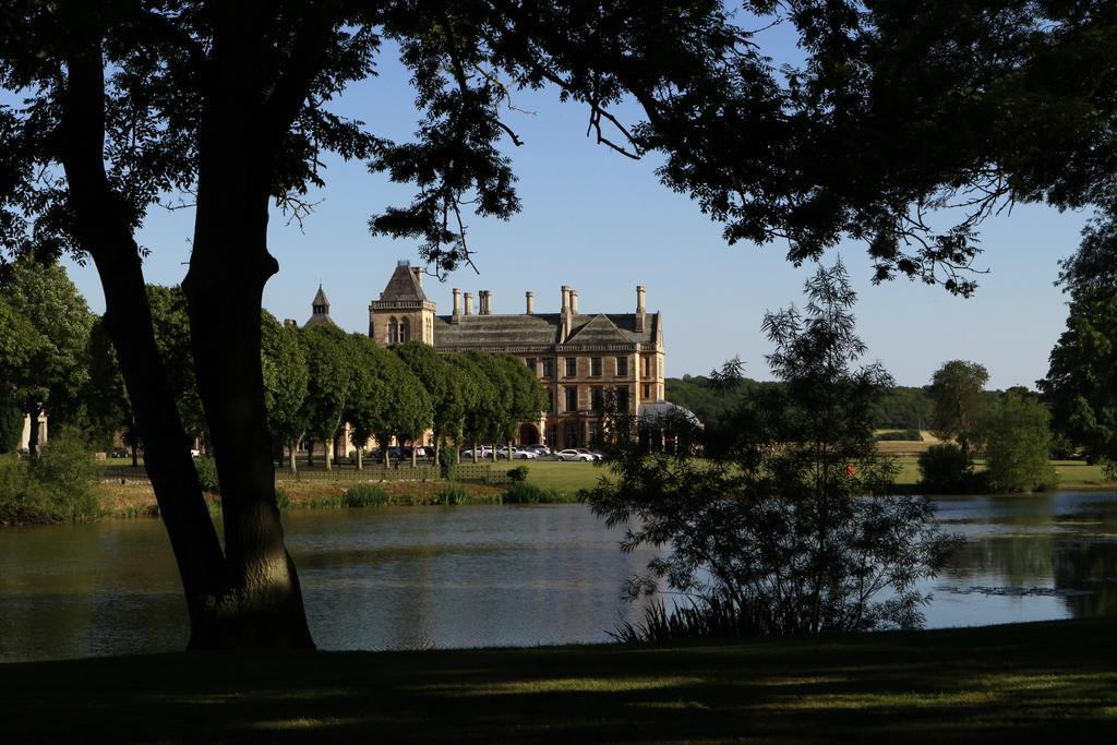เมอร์เคียว วอริคไชร์ วอลตัน ฮอลล์ โฮเต็ลแอนด์สปา Hotel Wellesbourne ภายนอก รูปภาพ