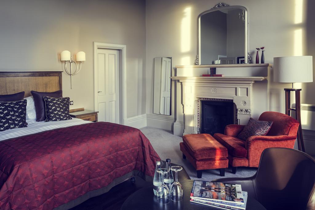เมอร์เคียว วอริคไชร์ วอลตัน ฮอลล์ โฮเต็ลแอนด์สปา Hotel Wellesbourne ภายนอก รูปภาพ