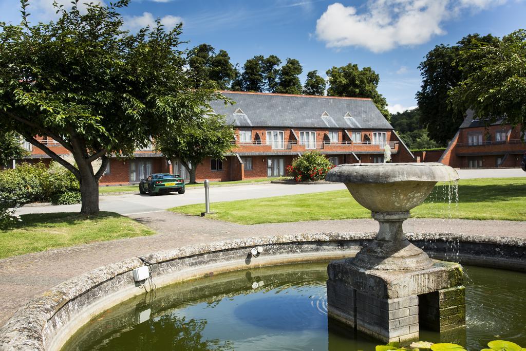 เมอร์เคียว วอริคไชร์ วอลตัน ฮอลล์ โฮเต็ลแอนด์สปา Hotel Wellesbourne ภายนอก รูปภาพ
