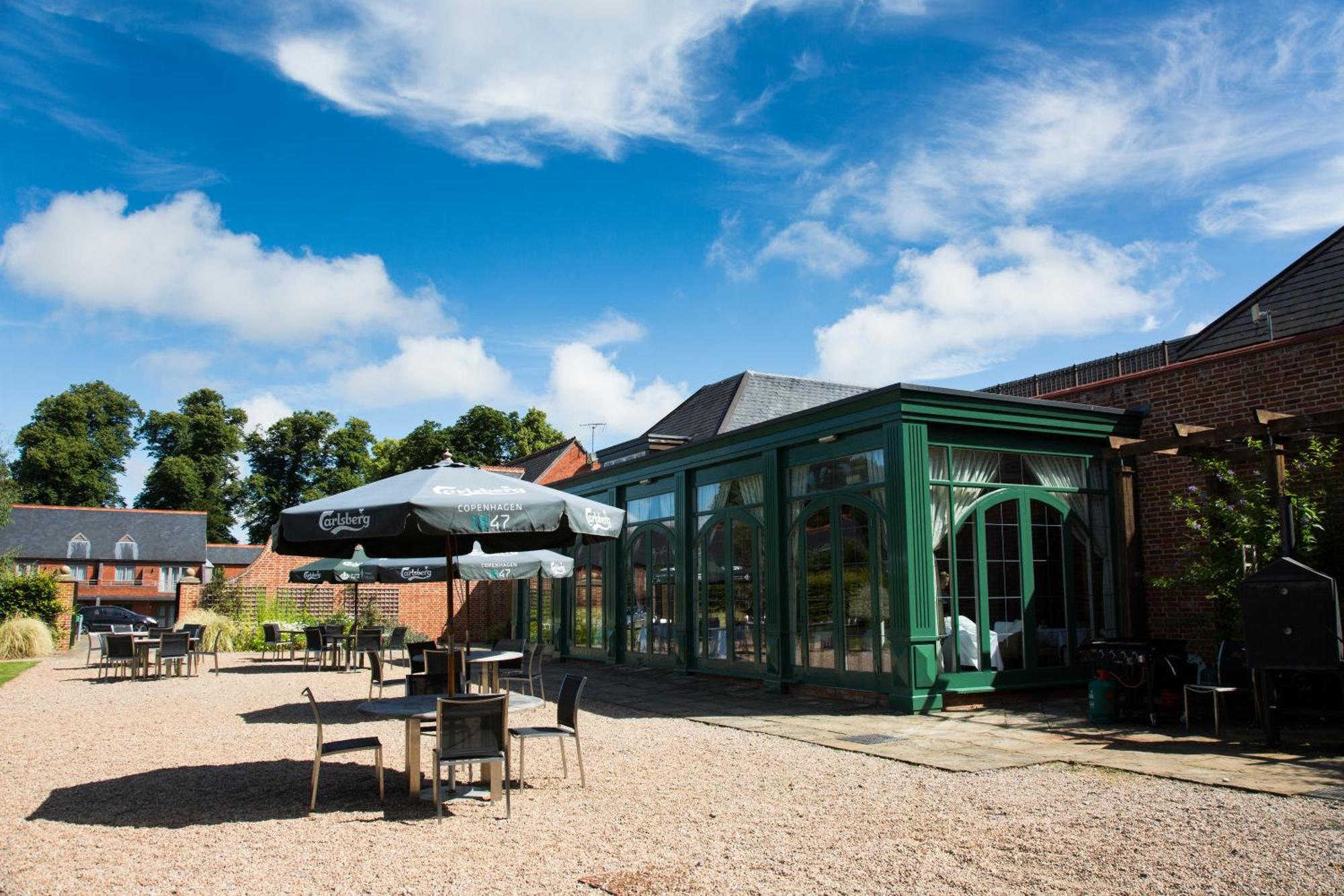 เมอร์เคียว วอริคไชร์ วอลตัน ฮอลล์ โฮเต็ลแอนด์สปา Hotel Wellesbourne ภายนอก รูปภาพ